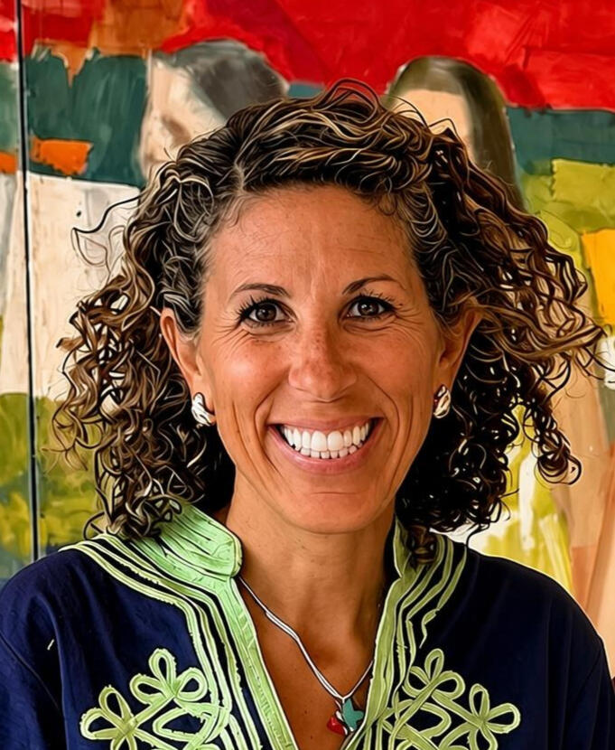 Author Paula Vayas